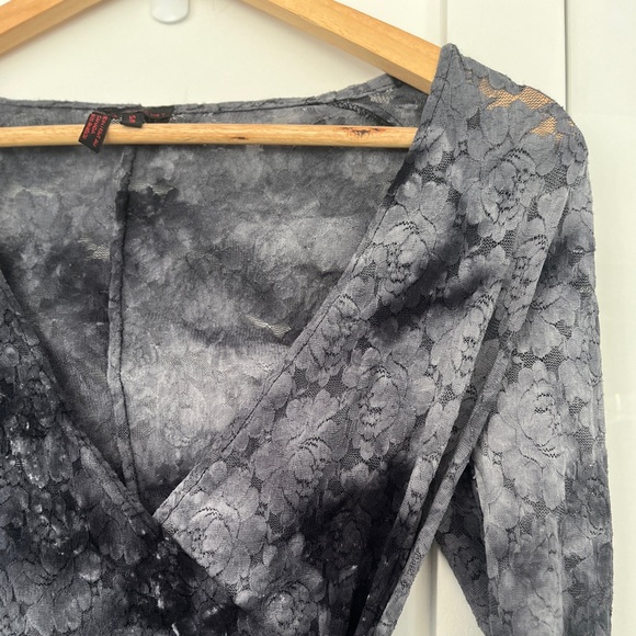 #23 Vintage grey black long sleeve asymmetrical lace top v-neck made in canada - Picture 4 of 5